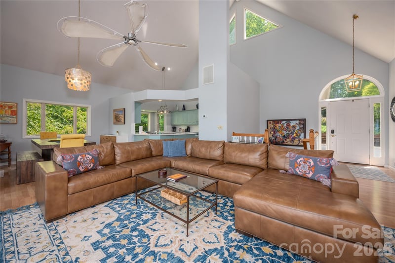 127 White Pine Dr, Lake Lure, NC 28746