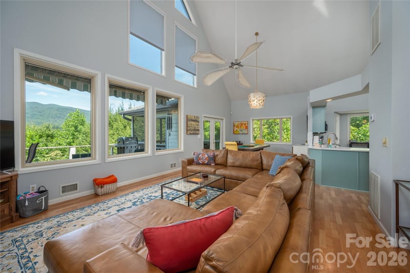127 White Pine Dr, Lake Lure, NC 28746
