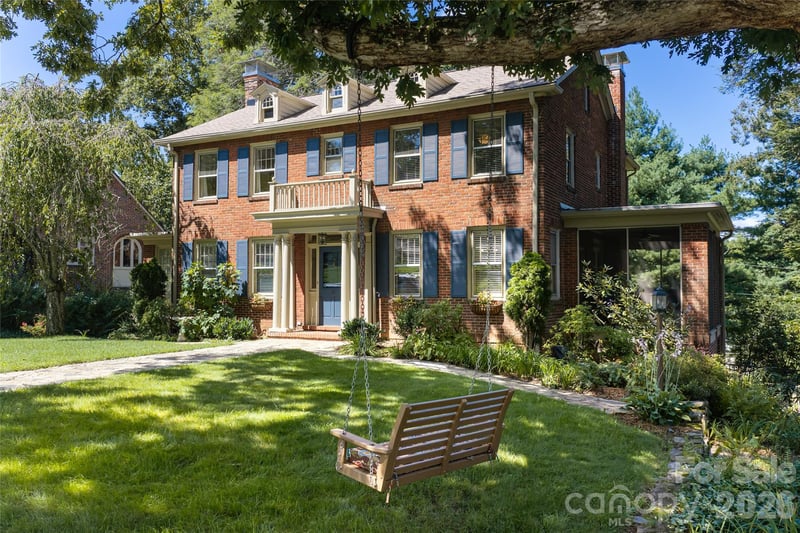 17 Lynwood Rd, Asheville, NC 28804