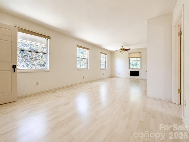 116 Falling Waters Rd #3, Hendersonville, NC 28792