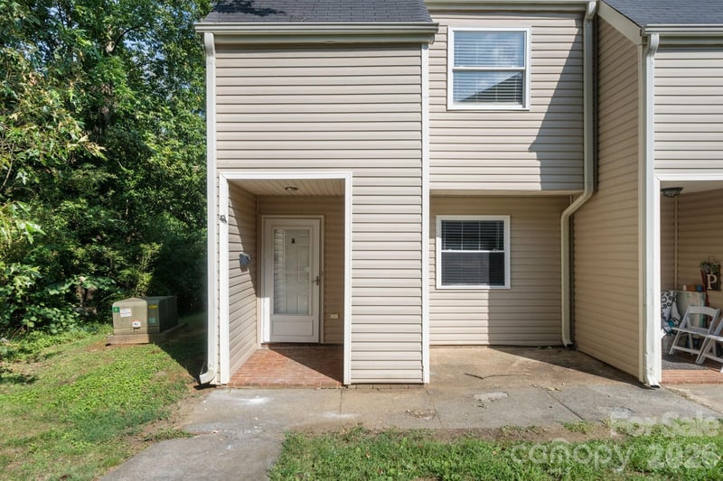 9149 Spyglass Pl, Charlotte, NC 28214