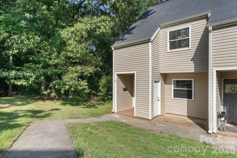 9149 Spyglass Pl, Charlotte, NC 28214