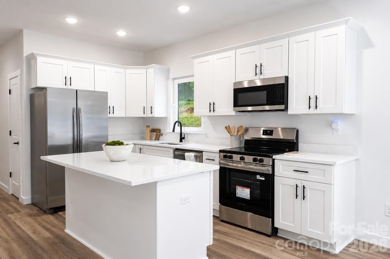 4147 2nd St NE, Hickory, NC 28601
