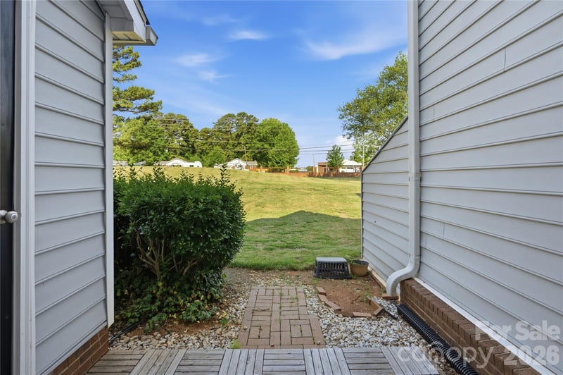 5227 Amity Springs Dr, Charlotte, NC 28212