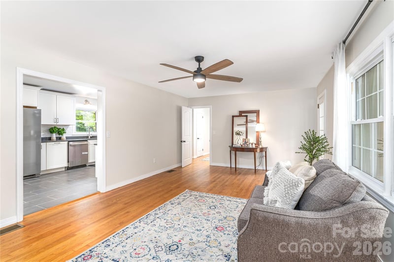 102 Azalea Dr, Waynesville, NC 28786