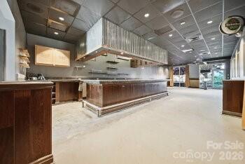 1381 N Center St, Hickory, NC 28601