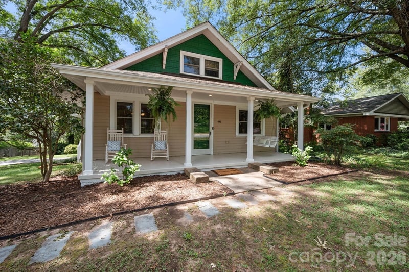 441 8th Avenue Dr NW, Hickory, NC 28601