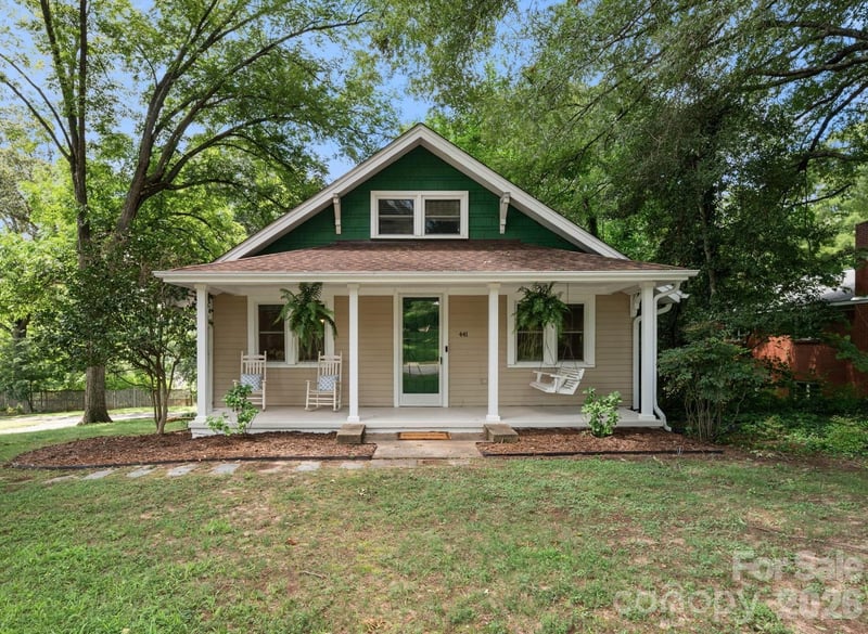 441 8th Avenue Dr NW, Hickory, NC 28601