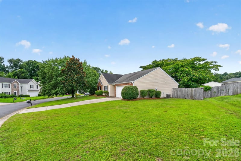 5733 Cardington Ct, Charlotte, NC 28216