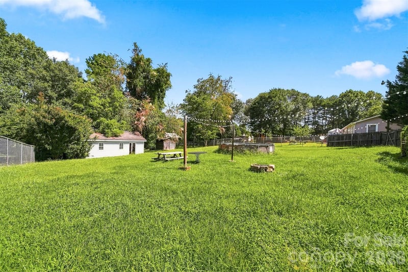 425 Heritage Farm Rd, Hickory, NC 28601