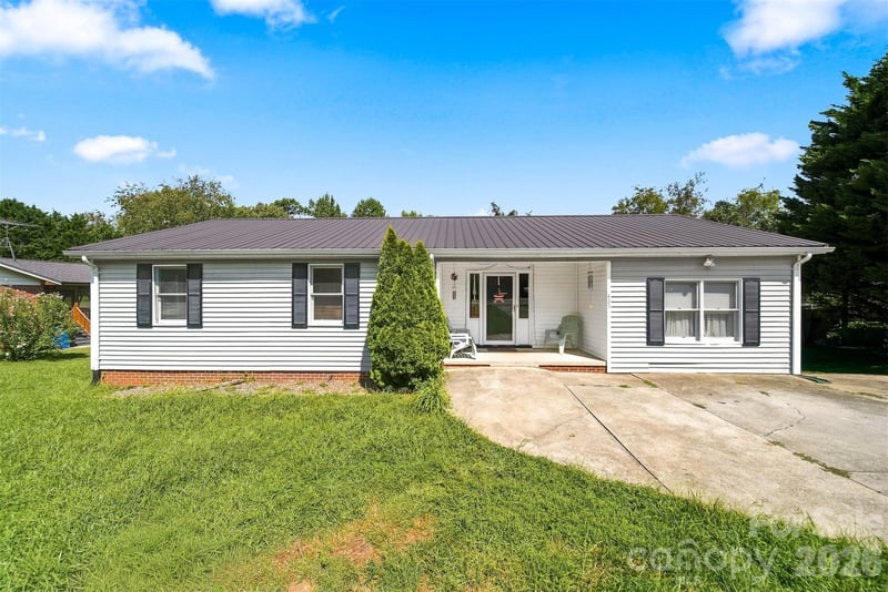 425 Heritage Farm Rd, Hickory, NC 28602