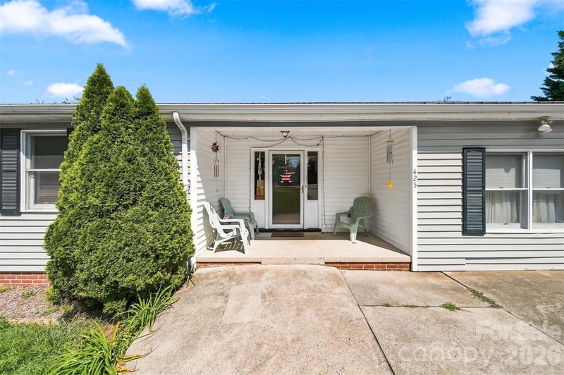 425 Heritage Farm Rd, Hickory, NC 28602