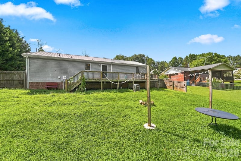 425 Heritage Farm Rd, Hickory, NC 28602