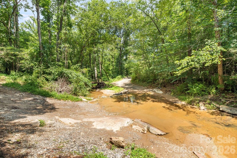 99999 Mid Court Dr, Asheville, NC 28804