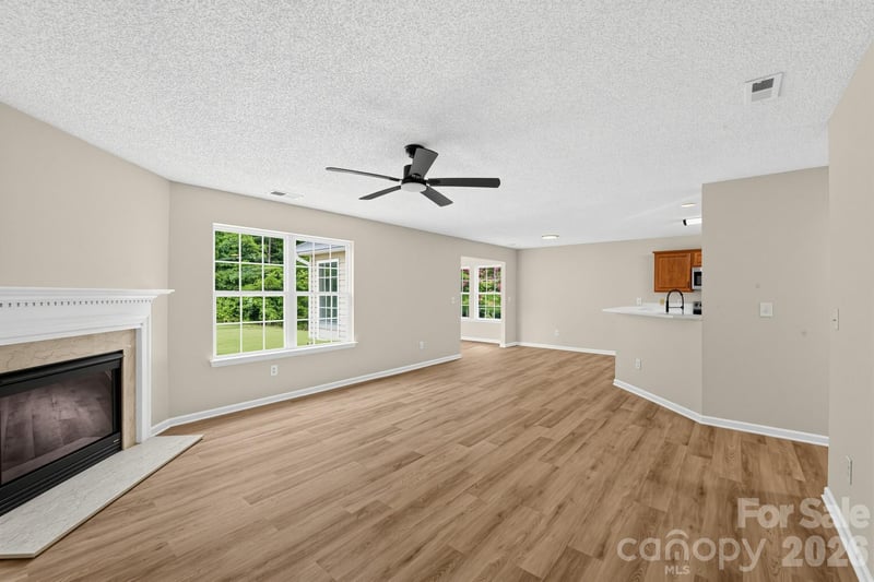 1034 Chalk Hill Ln, Charlotte, NC 28214