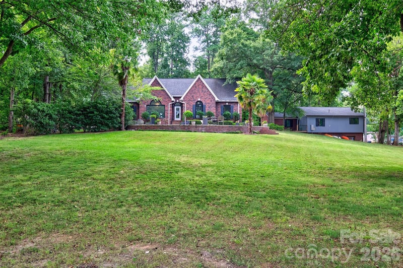2143 Peninsula Dr, Lake Wylie, SC 29710