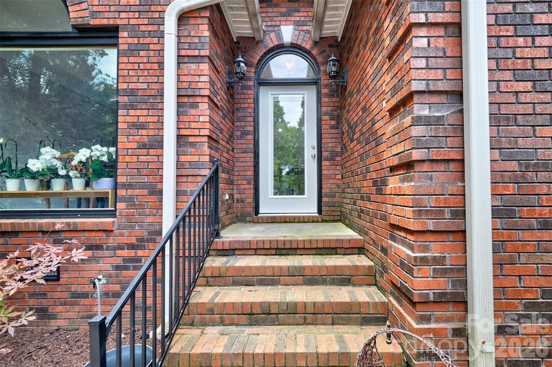 2143 Peninsula Dr, Lake Wylie, SC 29710