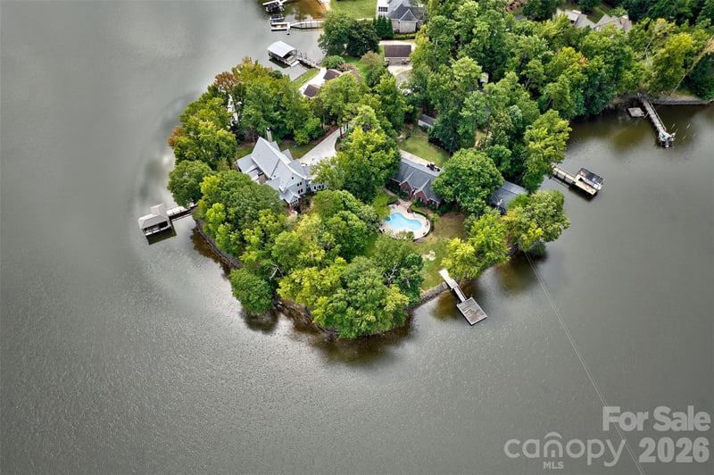 2143 Peninsula Dr, Lake Wylie, SC 29710