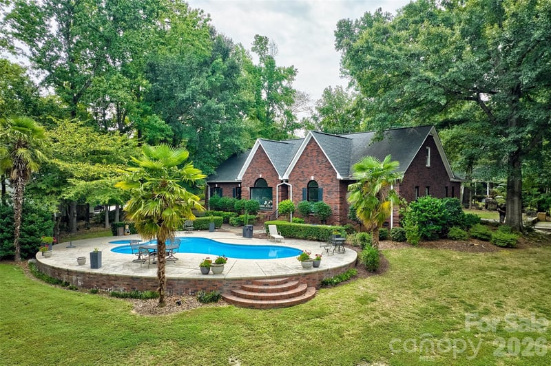 2143 Peninsula Dr, Lake Wylie, SC 29710