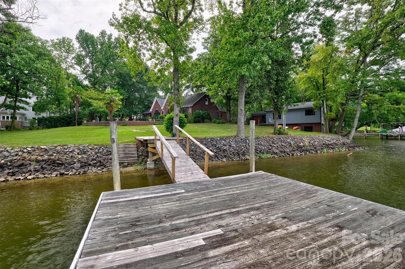 2143 Peninsula Dr, Lake Wylie, SC 29710
