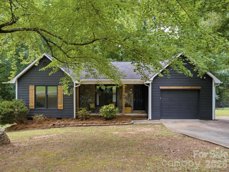 2765 Stockwood Dr, Gastonia, NC 28056