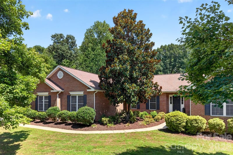 153 Folkstone Rd, Mooresville, NC 28117