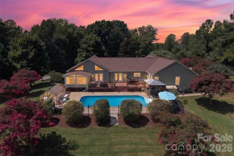 153 Folkstone Rd, Mooresville, NC 28117