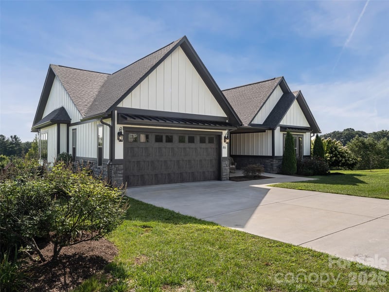 46 Solomia Dr, Mills River, NC 28759