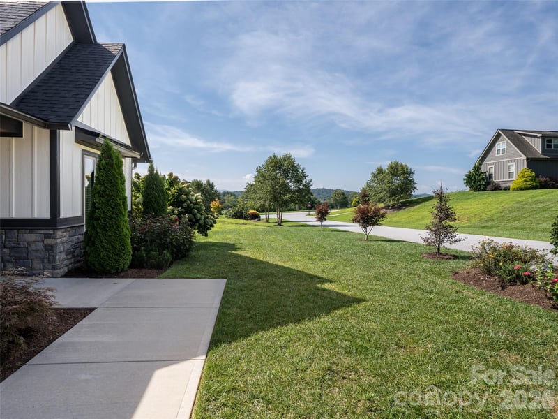 46 Solomia Dr, Mills River, NC 28759