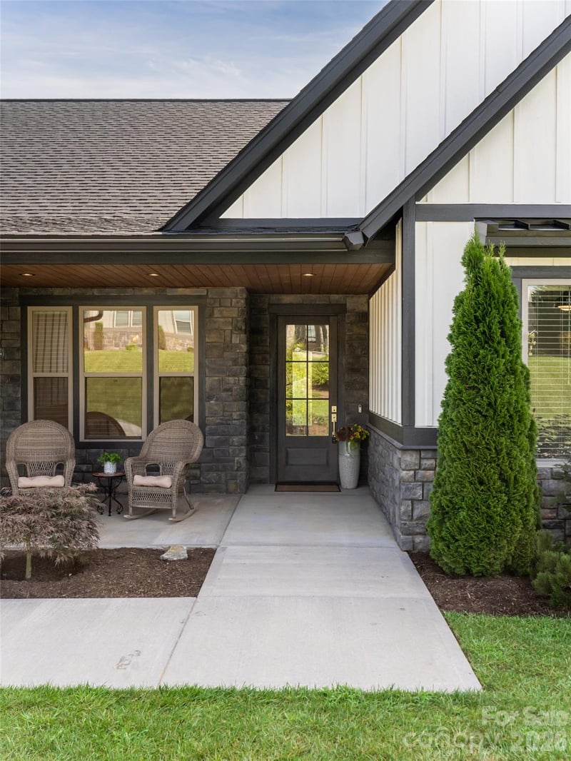 46 Solomia Dr, Mills River, NC 28759