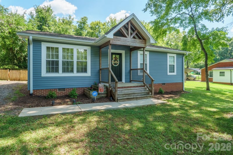 607 E 17th St, Newton, NC 28658