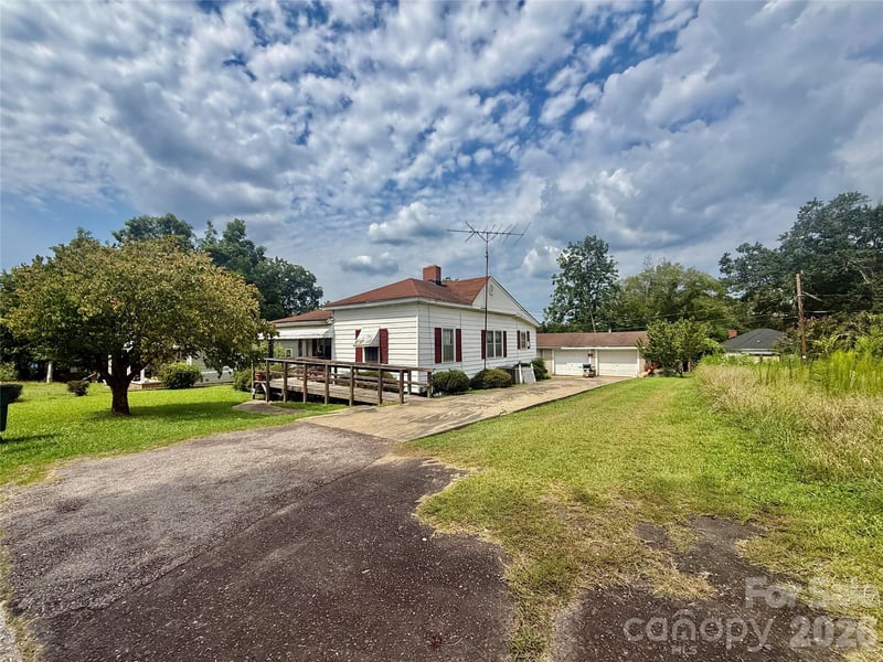 36 Holly St, Great Falls, SC 29055