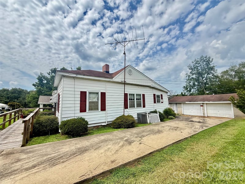 36 Holly St, Great Falls, SC 29055