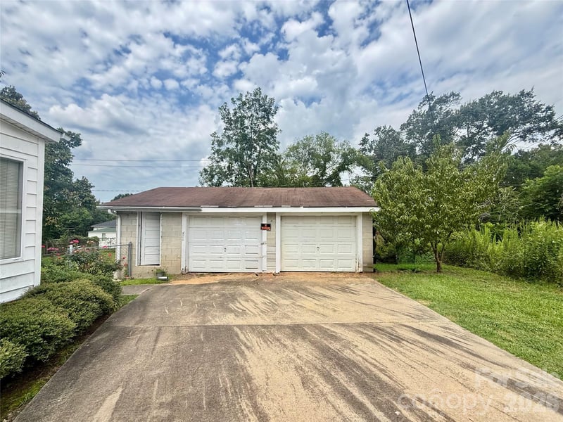 36 Holly St, Great Falls, SC 29055