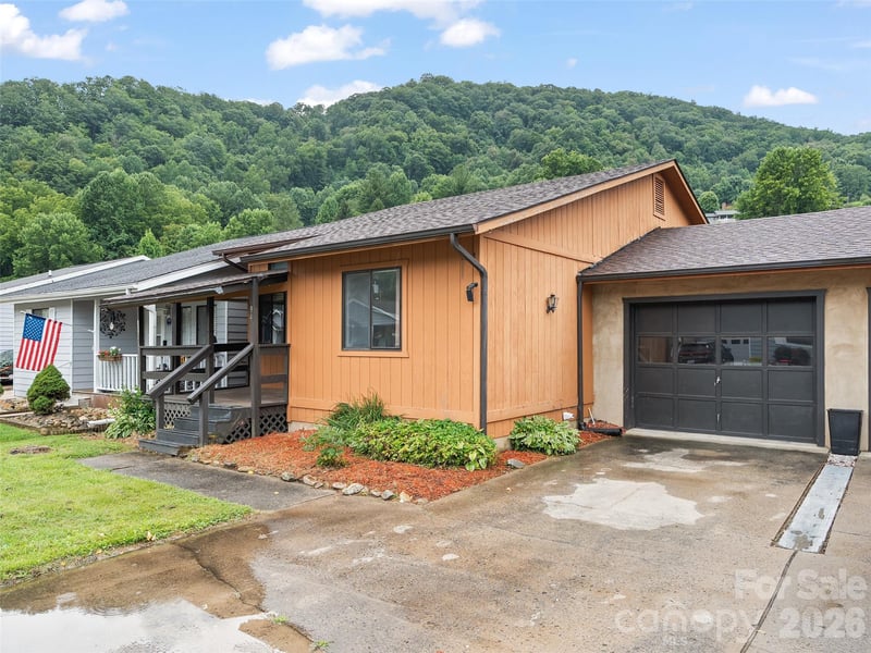94 Market St, Maggie Valley, NC 28751