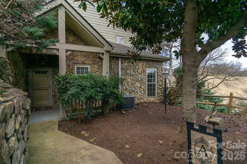 162 Stonecrest Ct, Lake Lure, NC 28746