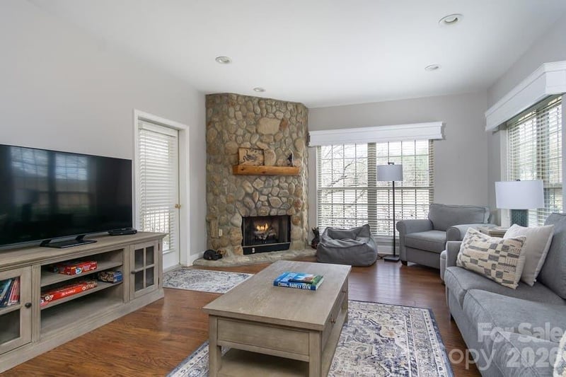 162 Stonecrest Ct, Lake Lure, NC 28746