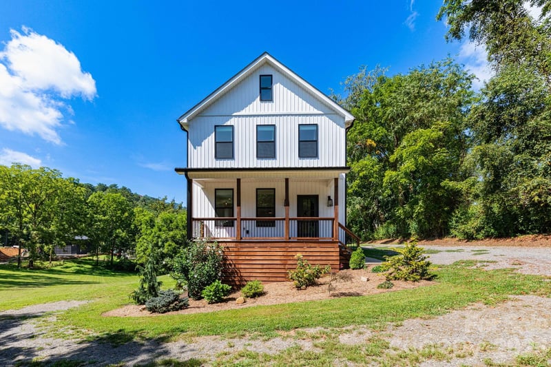 881 Burney Mountain Rd, Fletcher, NC 28732