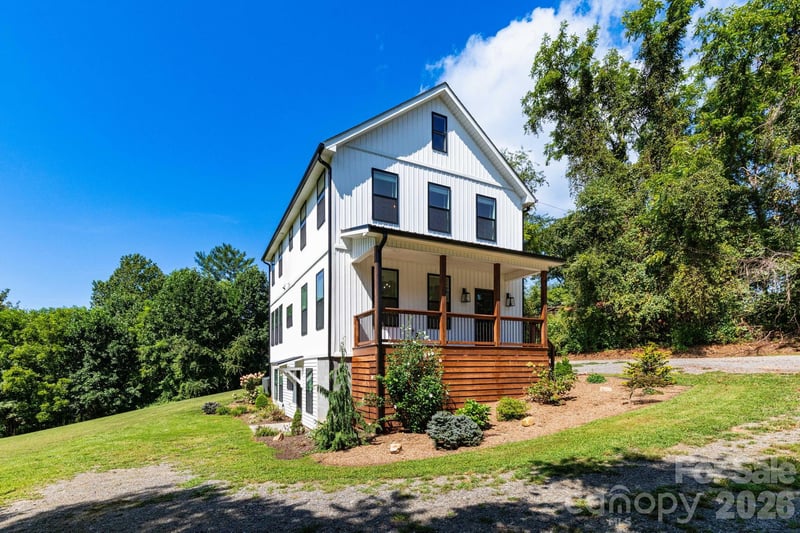 881 Burney Mountain Rd, Fletcher, NC 28732