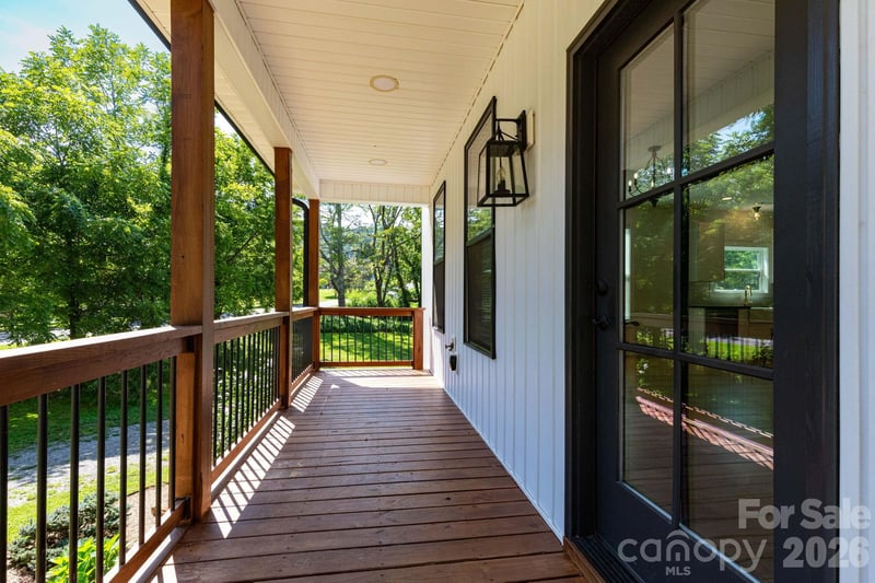 881 Burney Mountain Rd, Fletcher, NC 28732