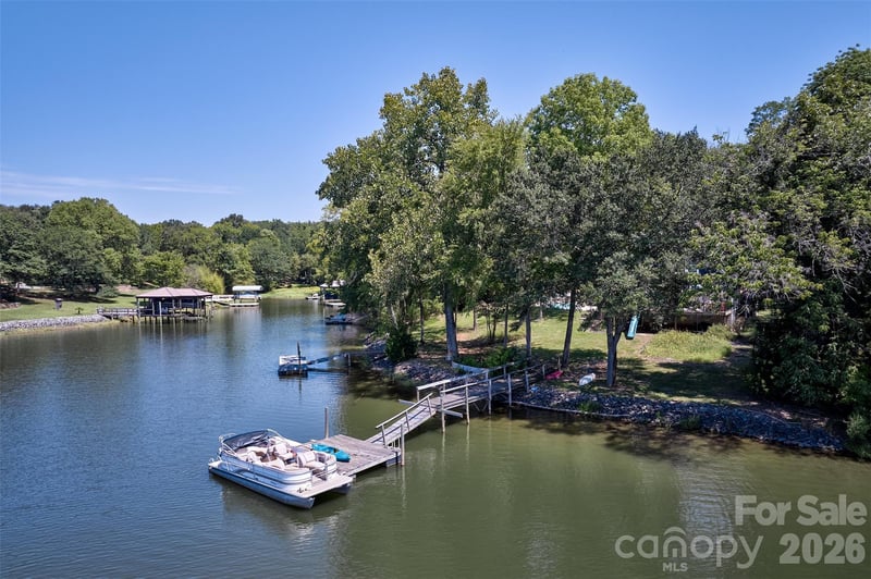 486 Willow Cove Rd, Lake Wylie, SC 29710