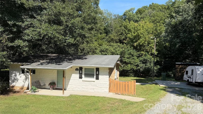 216 Auten Cir, Mount Holly, NC 28120