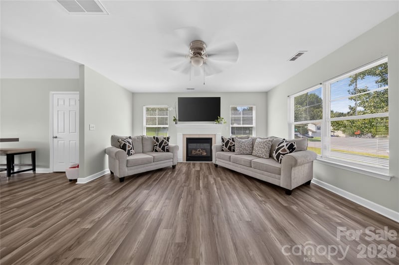 2047 Sonoma Valley Dr, Charlotte, NC 28214