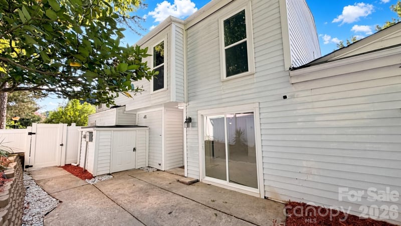 7107 Stonington Ln, Charlotte, NC 28227