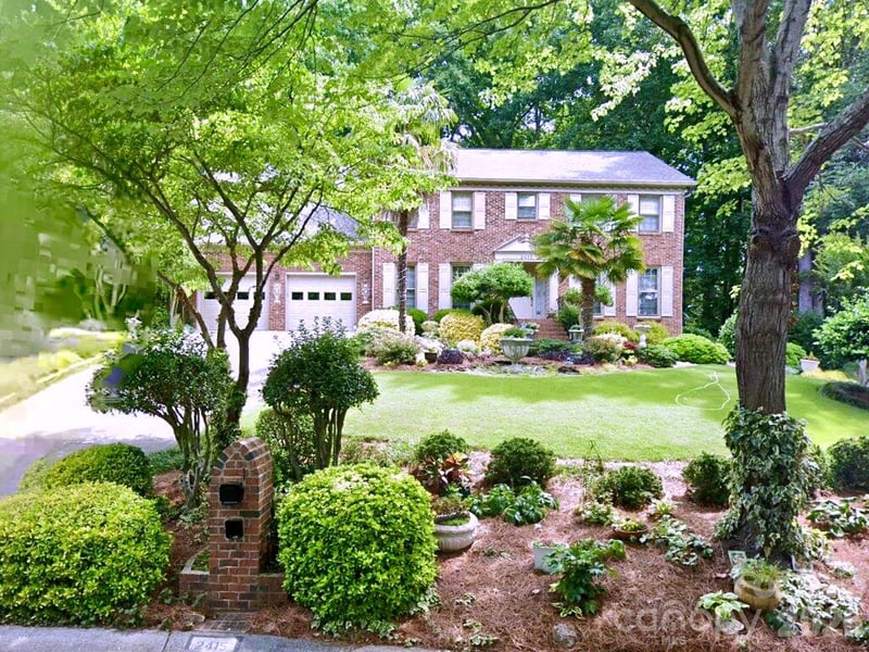 2415 Hopecrest Dr, Charlotte, NC 28210