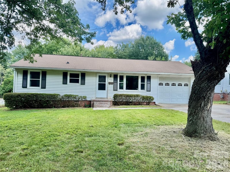 938 Summer Dr, Gastonia, NC 28052