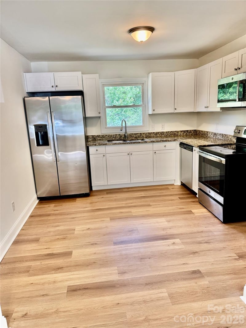 938 Summer Dr, Gastonia, NC 28052