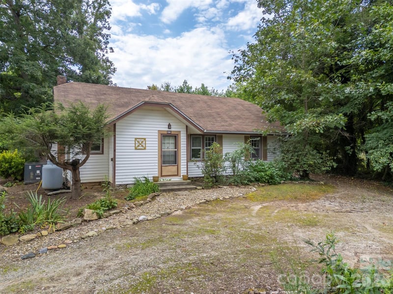 375 E King St, East Flat Rock, NC 28726