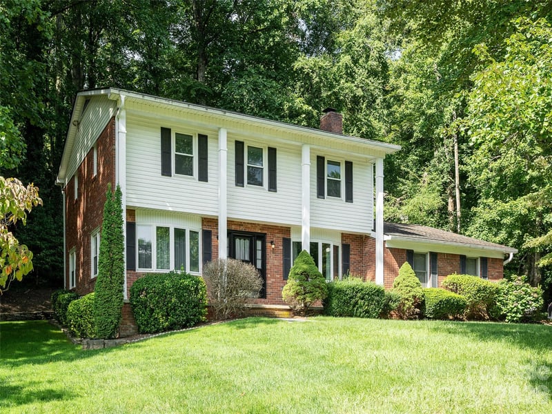 211 Ginseng Ln, Hendersonville, NC 28791