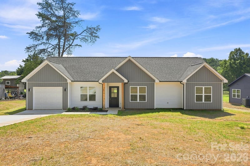1513 Robin Rd, Newton, NC 28658
